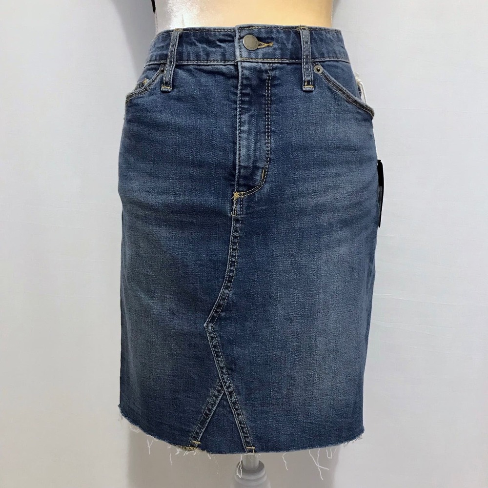 ❌SOLD❌ Universal Thread NWT Mini Jean Skirt Women 8/29 - Picture 2 of 11